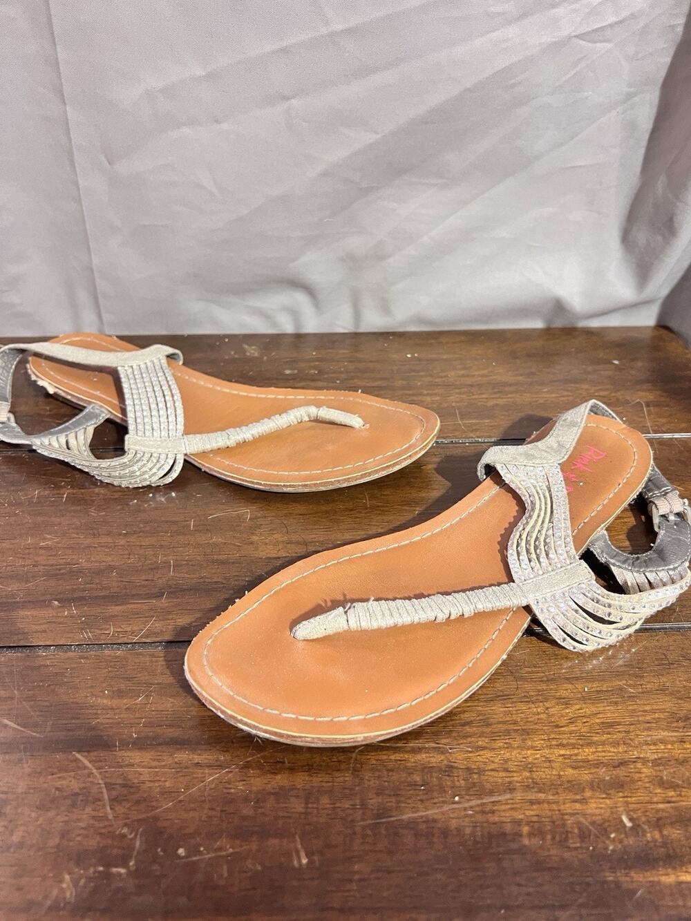 Pink & Pepper brand thong sandals Size 9 TG2005